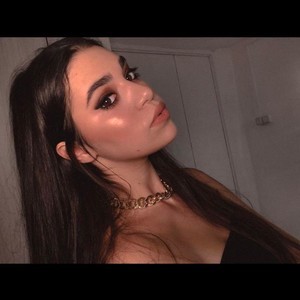 Juli_e naked before webcam in live porn chat