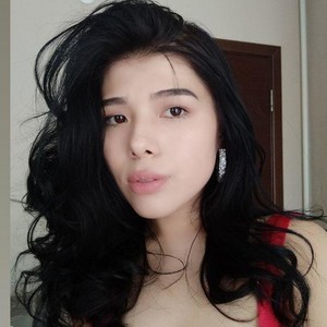 Kami_Lami naked before webcam in live porn chat
