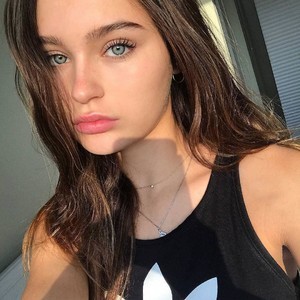 Kandalia naked before webcam in live porn chat