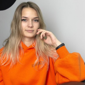 KaraGlow naked before webcam in live porn chat