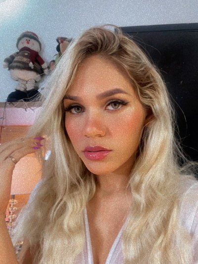 karolgoddess naked stripping on cam for live sex video chat