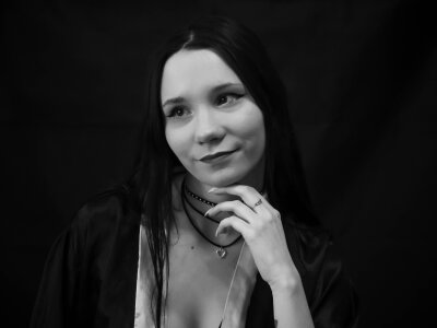 KateCrash naked stripping on cam for live sex video chat