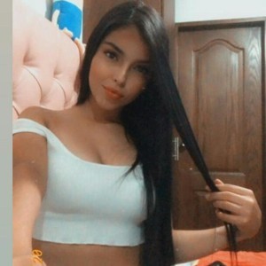 Katrina_space naked before webcam in live porn chat