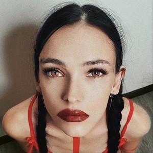 KattySteal naked before webcam in live porn chat