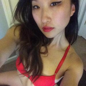 Kemply naked before webcam in live porn chat