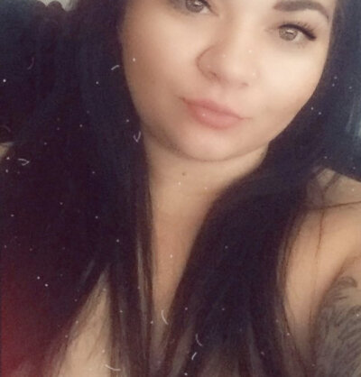 KinkyQween92 naked stripping on cam for live sex video chat