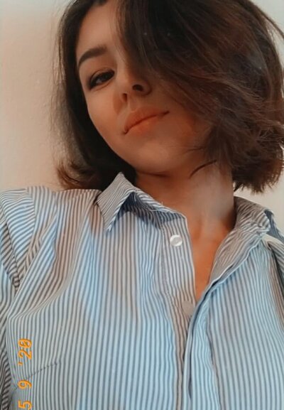KiriMuna naked stripping on cam for live sex video chat