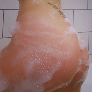 Kissnicol naked before webcam in live porn chat