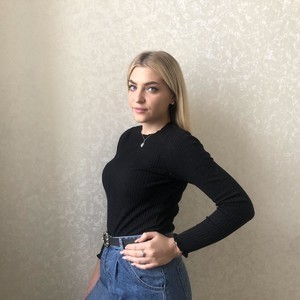 KristyKarel naked before webcam in live porn chat