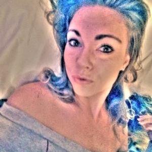 Kylie_Mcfly naked before webcam in live porn chat