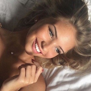 Lady_Divine naked before webcam in live porn chat