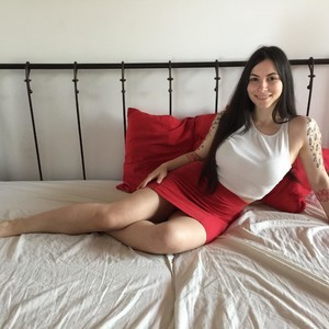 LadyWhite naked before webcam in live porn chat