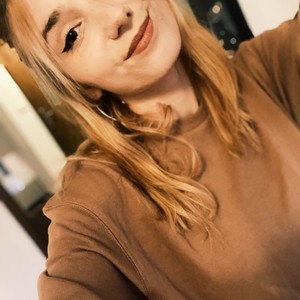LakischaSweet naked before webcam in live porn chat