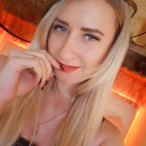 Lanna_Lay naked before webcam in live porn chat