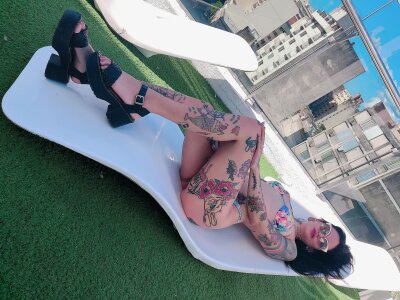 Latinxbabe naked stripping on cam for live sex video chat