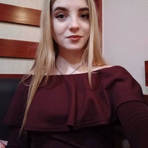 LeilaMau naked before webcam in live porn chat