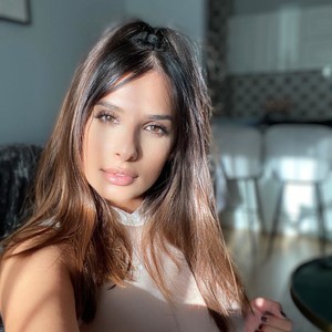 LenaBae naked before webcam in live porn chat