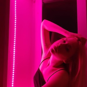 Lerry_Teen naked before webcam in live porn chat