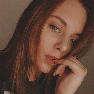 Lil_helen naked before webcam in live porn chat