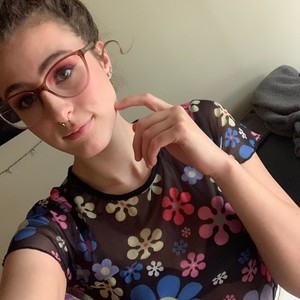 Lil_luna_bear naked before webcam in live porn chat