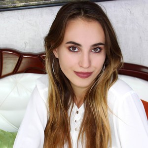 LindaFoxE naked before webcam in live porn chat
