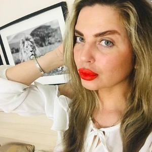 LisaDollJ naked before webcam in live porn chat