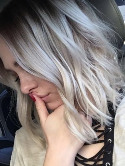 LisaXSienna naked stripping on cam for live sex video chat