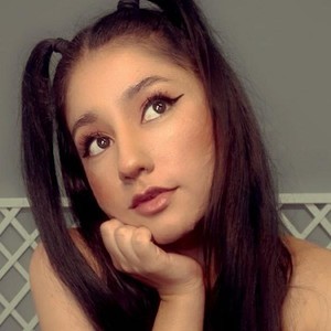 LizzyAngell naked before webcam in live porn chat