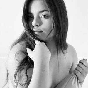 Lola_tom naked before webcam in live porn chat