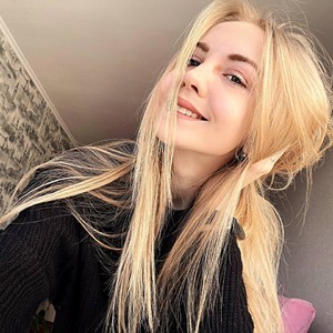 LolaNoath naked before webcam in live porn chat