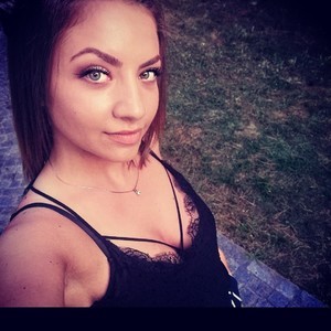 LorahKent naked before webcam in live porn chat