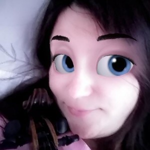 Lorellin naked before webcam in live porn chat