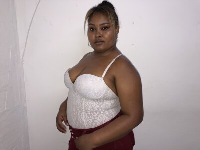 LoreSmitch naked stripping on cam for live sex video chat