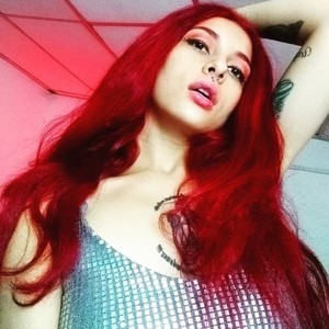 Lucydreams69 naked before webcam in live porn chat