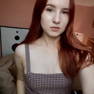 LunaFoxy naked before webcam in live porn chat