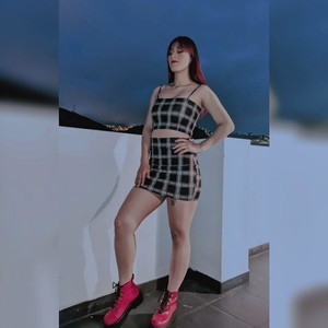 Maddysky naked before webcam in live porn chat