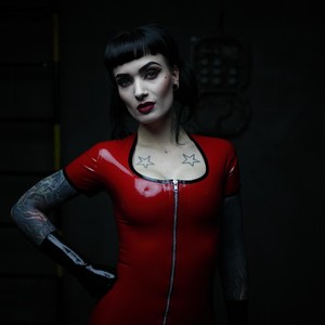 MajkelinaCat naked before webcam in live porn chat