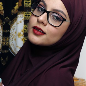 Malakjann_ naked before webcam in live porn chat