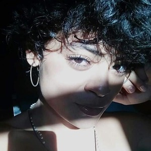 Manelik_benz naked before webcam in live porn chat