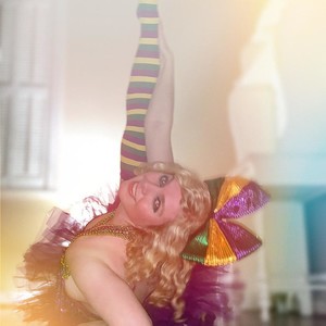 MardisGras naked before webcam in live porn chat