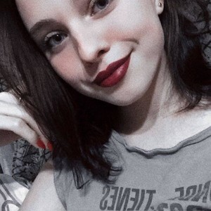 MariaCharming naked before webcam in live porn chat