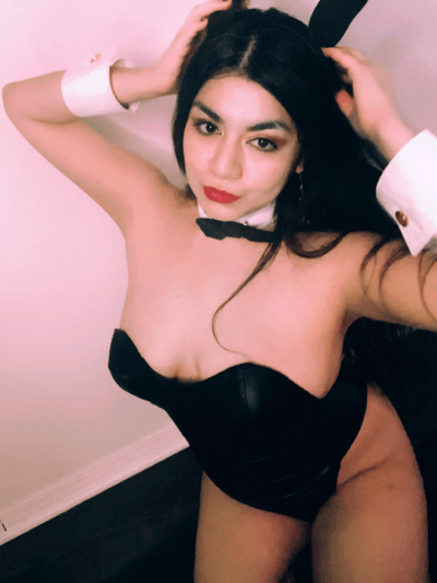 maud_Lin naked stripping on cam for live sex video chat