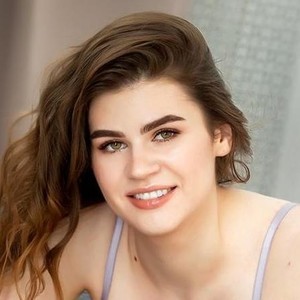 MeIissaSweet naked before webcam in live porn chat