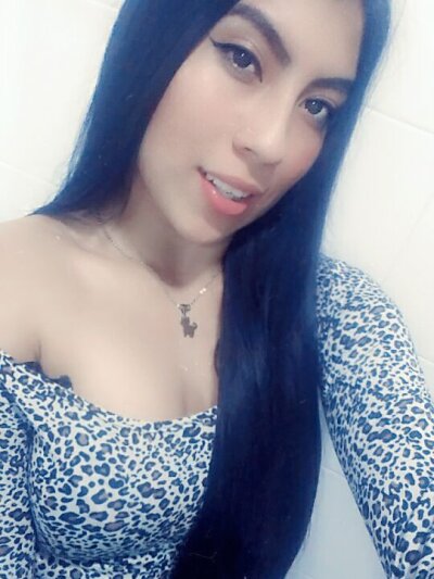 Melihah_zephyr naked stripping on cam for live sex video chat