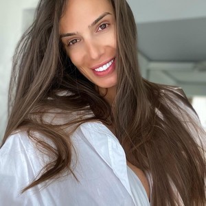 Meow_S naked before webcam in live porn chat