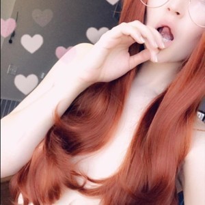 MeowLola naked before webcam in live porn chat