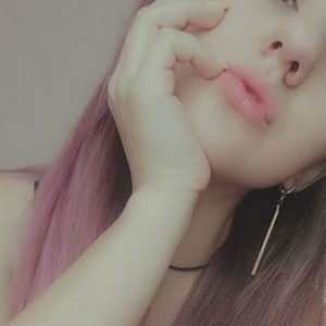 Meowny naked before webcam in live porn chat
