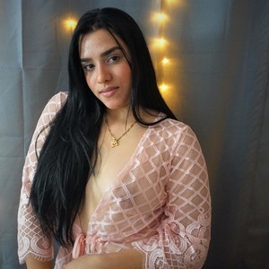 Mia_calderon naked before webcam in live porn chat