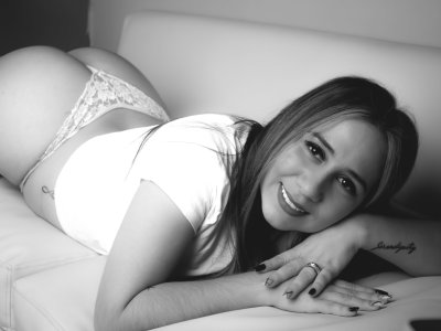MiaTaylor2_ naked stripping on cam for live sex video chat