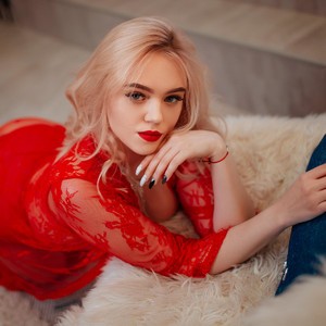 Milana_Grands naked before webcam in live porn chat